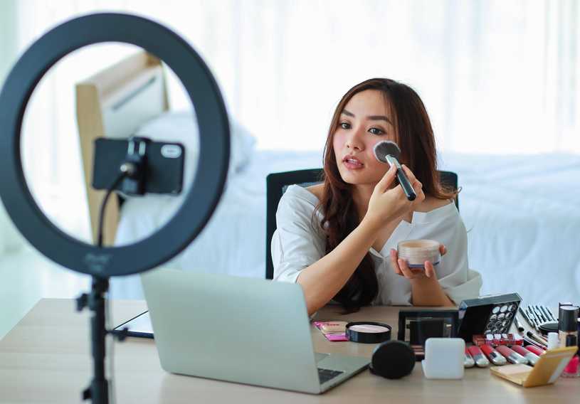 如何在YouTube上赚钱——一个简单的指南